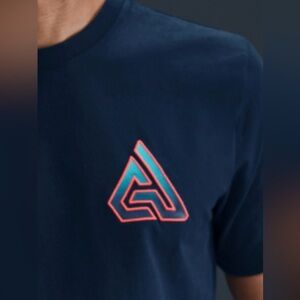 Like New Giannis Nike Tee Size XL, navy blue